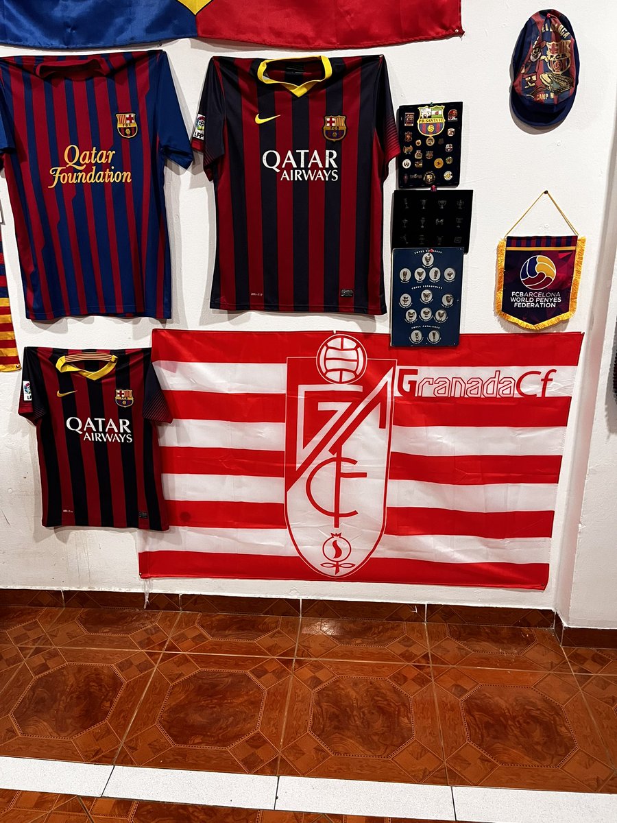 Humberto2371's tweet photo. Ayer estuve con amigos en la Peña Barcelonista de Santa Fe. El Granada tiene su sitio y hay un poco de historia del Granada CF
@GranadaCF https://t.co/JKk3FZtHJL