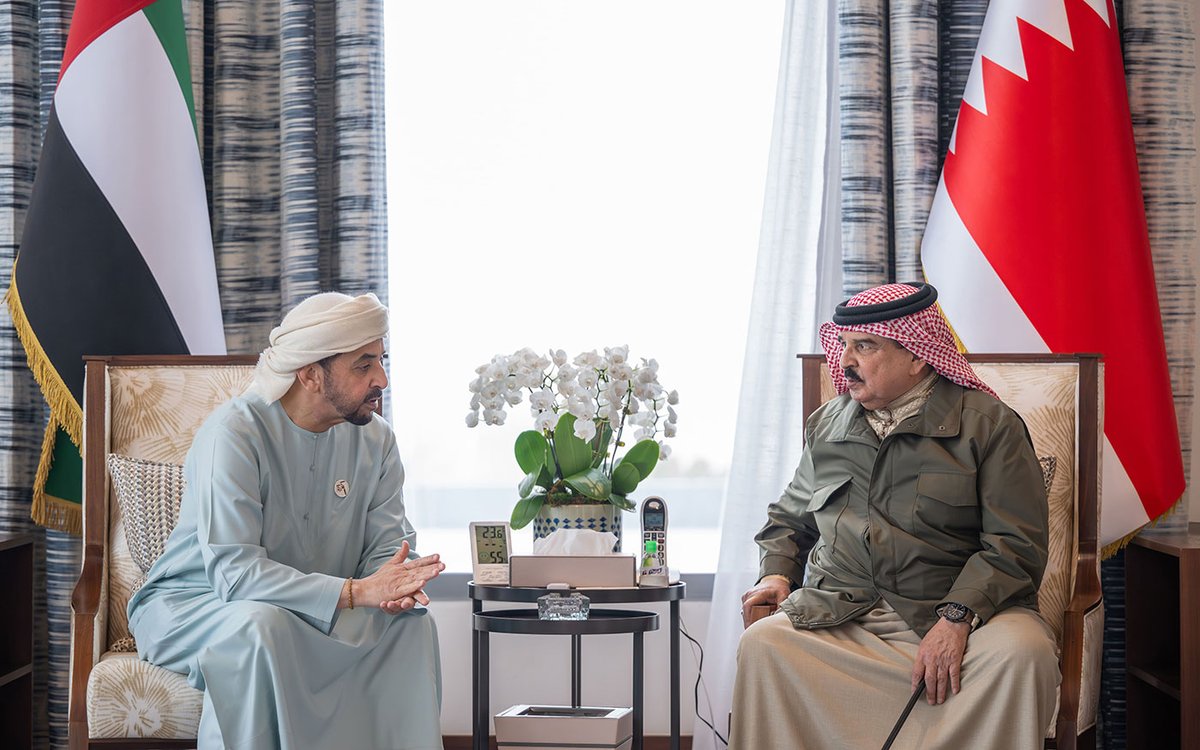 ملك البحرين يصل إلى الدولة وحمدان بن زايد في مقدمة مستقبليه bit.ly/4aSH6o0