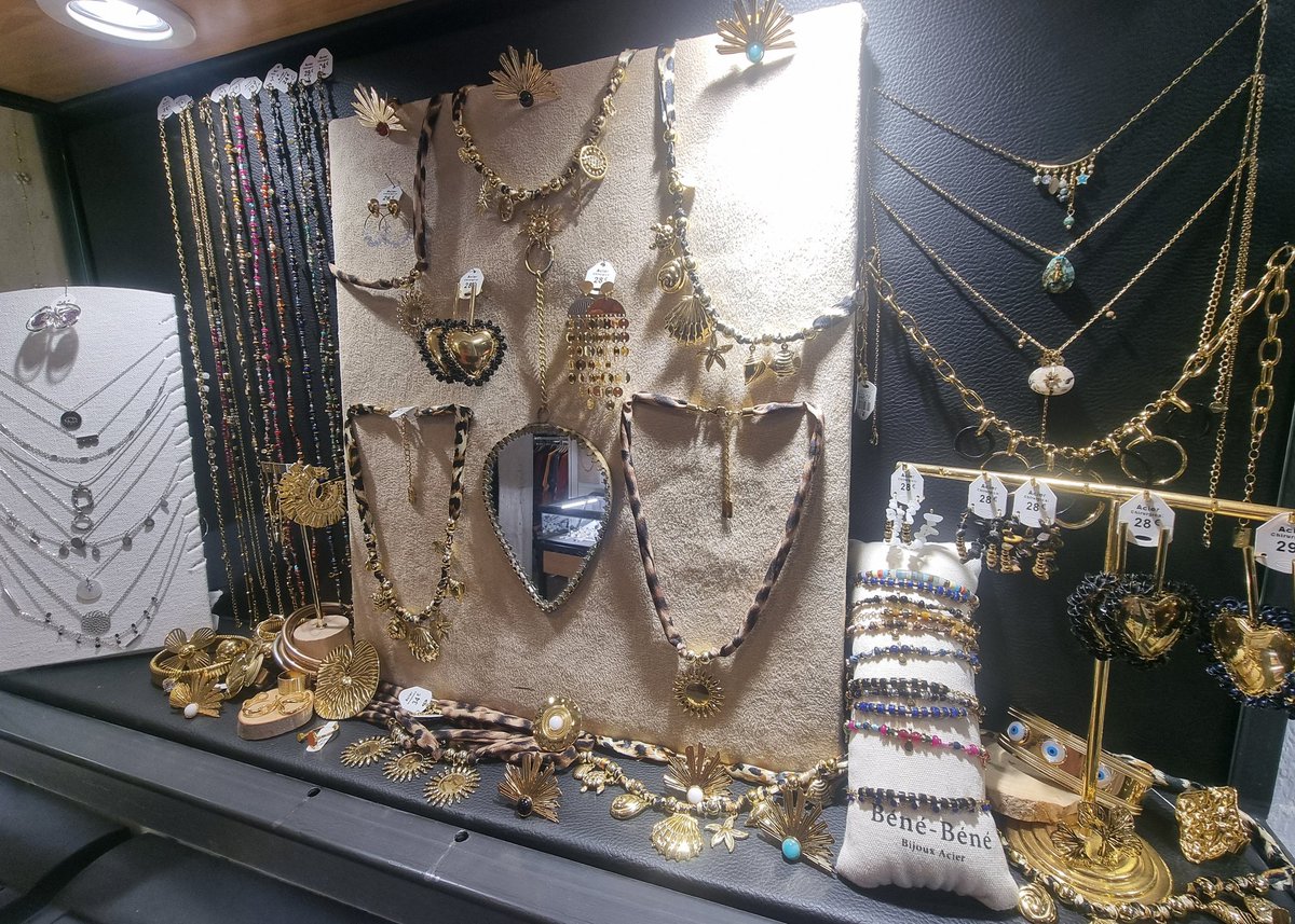28Immo's tweet photo. Quoi ! Des bijoux en acier à 10€ 🤪
Des chaussures à 15 et 22 € !
L'acier femme à 50% !
J'arrive ! 😵😍 Lisenn 30 et 32 rue du Bois Merrain à  Chartres 28000
#lisenn #lisenn28 #promo #chartrescathedrale #chaussures #bijoux #fashion #maille #28 #centre #vitrinesdechartres https://t.co/m8hYJ6jgVq