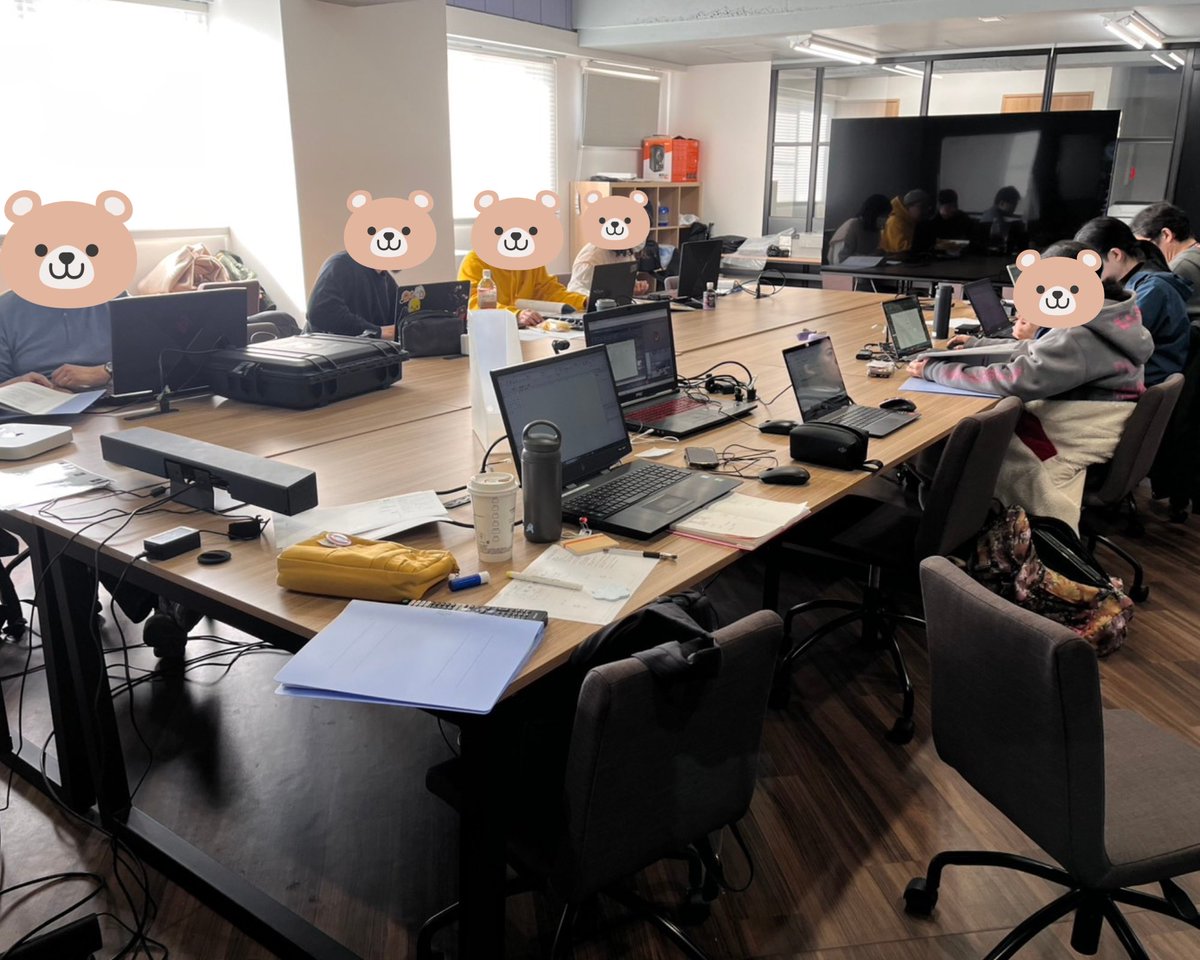 artbraincompany's tweet image. 【vector教室】デザイン室せつです！
今日は1年生向けVector教室1グループ目！
今回は音響、配信、システムアート、管理部と色んな部署の人と進めています✨
#勉強会 #Vectorworks #Vector #作図 #図面 #研修