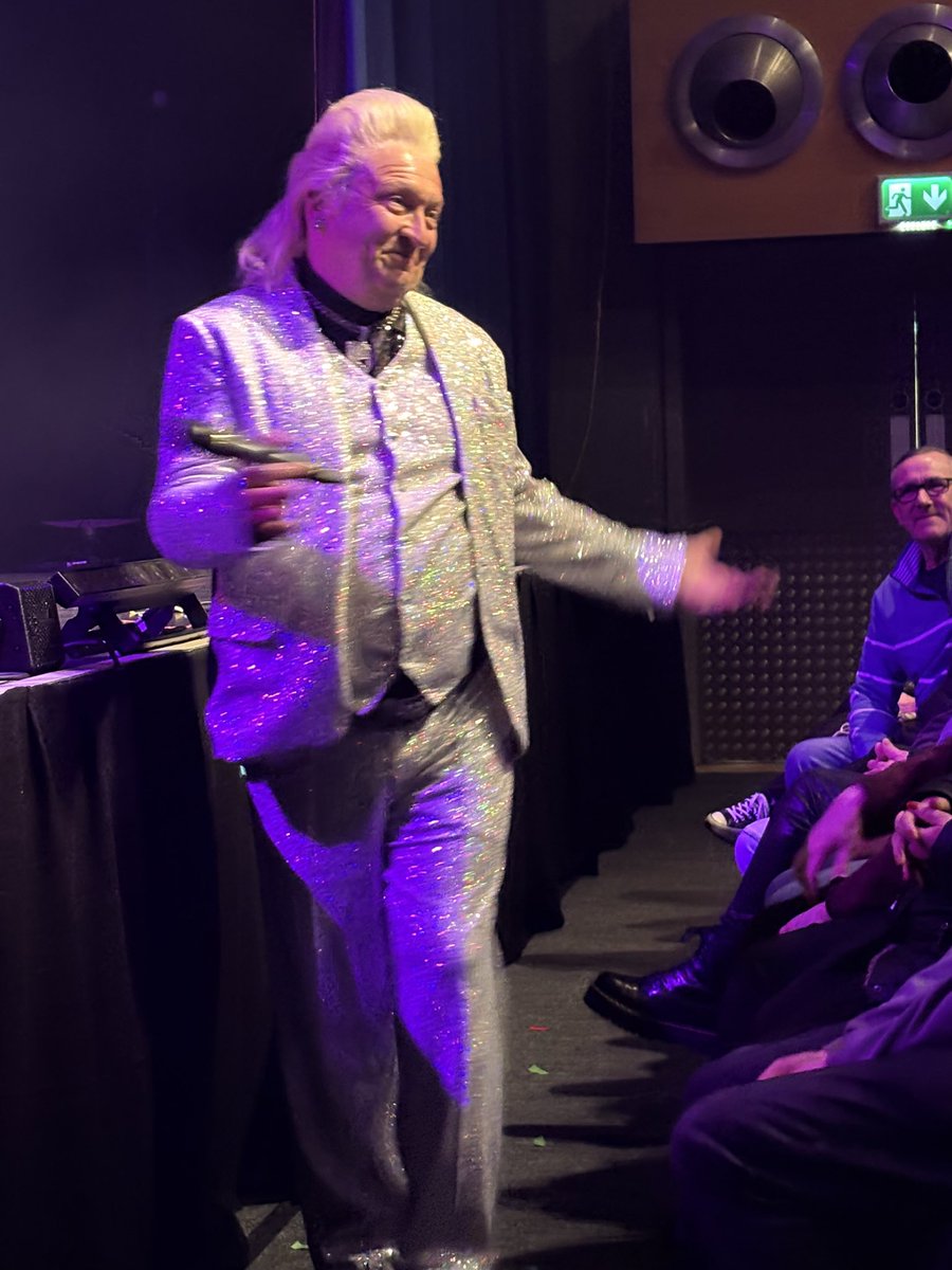 Gutted, had to send Marlène with <a href="/DreamAgility/">Dream Agility</a> to Manthrobbing Seancer <a href="/realclintonb/">Clinton Baptiste</a> as I’m at <a href="/OxfordSBS/">Saïd Business School</a> first thing. My wife sent me all the outrageous flirtation that went on. However there was a small glimmer of schadenfreude when Marlène concluded “is he wearing a wig?”