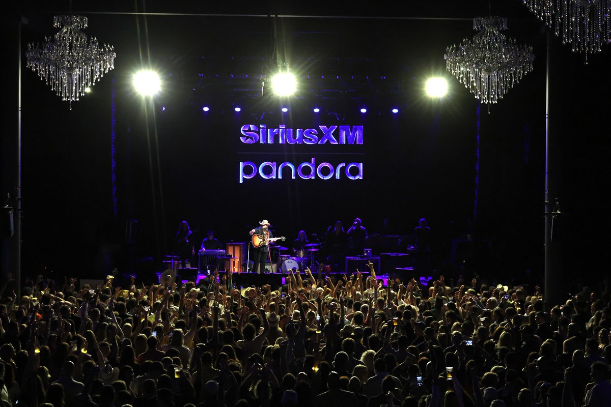 pandoramusic's tweet image. Kicking off Big Game weekend in New Orleans with the incredible @ChrisStapleton! 🎶 #ChrisStapleton