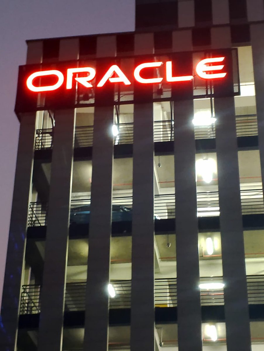 latobak's tweet image. Elevate your brand with expert craftsmanship and precision ✨

Fabricated and installed this signage for Oracle, making a strong statement is sleekness and durability. 

#signage #officesignage #officeexterior #officedesign #explorepage #latobak #branding #viralreels