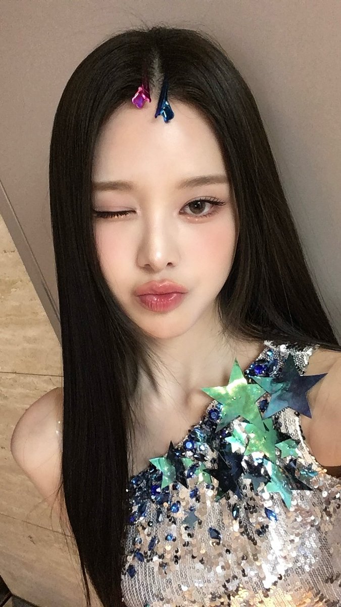 [izME📮]

 >< 

#izna #이즈나
#BANGJEEMIN #방지민