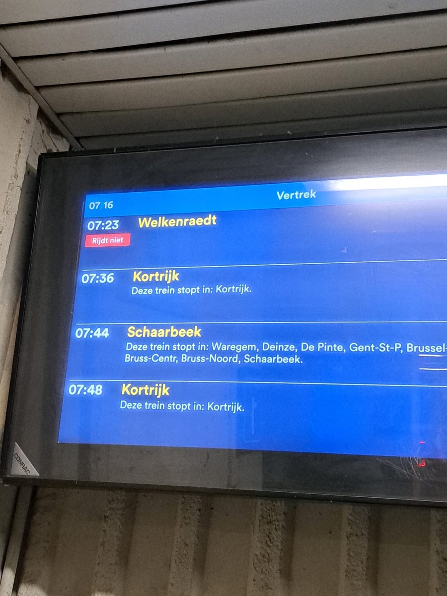 Kan iemand de stationschef <a href="/NMBS/">NMBS</a> in Kortrijk wakker maken aub?
