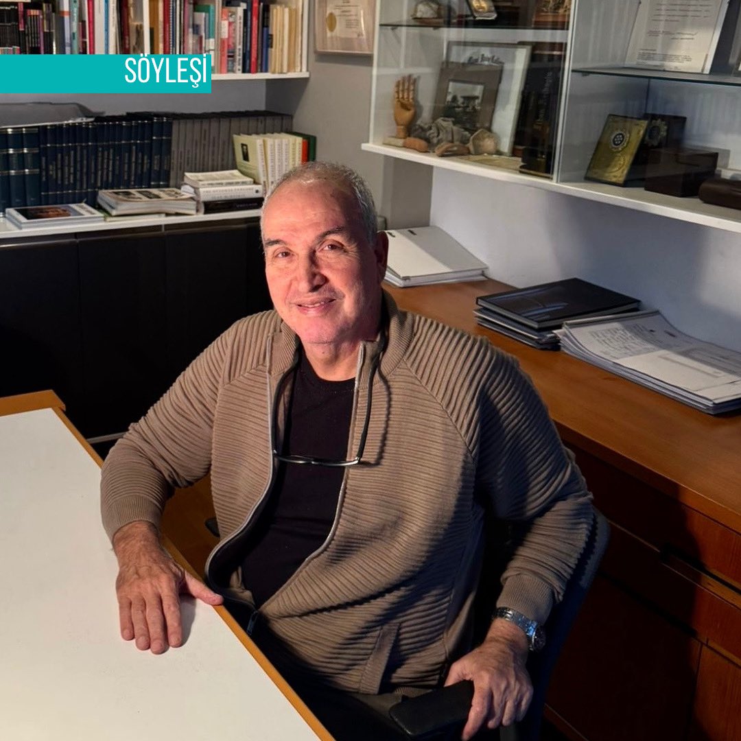 16. TürkSMD Büyük Ödülü’nü kazanan Kaya Arıkoğlu ile gerçekleştirilen “Mimarimizde Çağdaşlık ve Modernite Olacaksa Zemininde Bizim Yaşantımızın Olması Gerekir” başlıklı söyleşide Kaya Arıkoğlu'nun yaşamında yer eden pek çok konuya değiniliyor.

tsmd.org.tr/_files/ugd/38f…