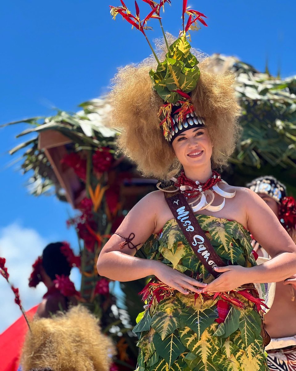 Miss Samoa Litara in her stunning traditional wear for today’s float. She dedicates today to the fai’oa or creators of traditional wealth - the teachers of Samoa’s past and present. 🇼🇸