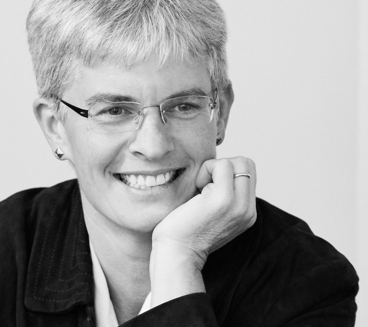 JeanHatchet's tweet image. Today Naomi Cunningham has to unpick hours of testimony by a deeply manipulative man designed to make everyone feel sorry for him - because Sandie Peggie wouldn’t pretend he was a woman or let him undress in front of her.

In Naomi we trust. Go on lass. Take him down. 💪🏻