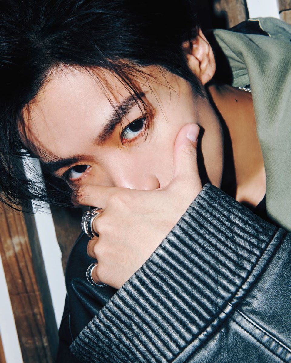 【雑誌情報📚⚡️】

本日2月12日発売『ar』3.4月合併号に零が登場します✨

アーティスト「零」としてのソロデビューへの思い、
1st Single「Delete / Enter」の聴きどころ・・・などなど
、深掘りしたインタビューになっております🎉

ぜひチェックしてください☘️

📚ご購入はこちらから