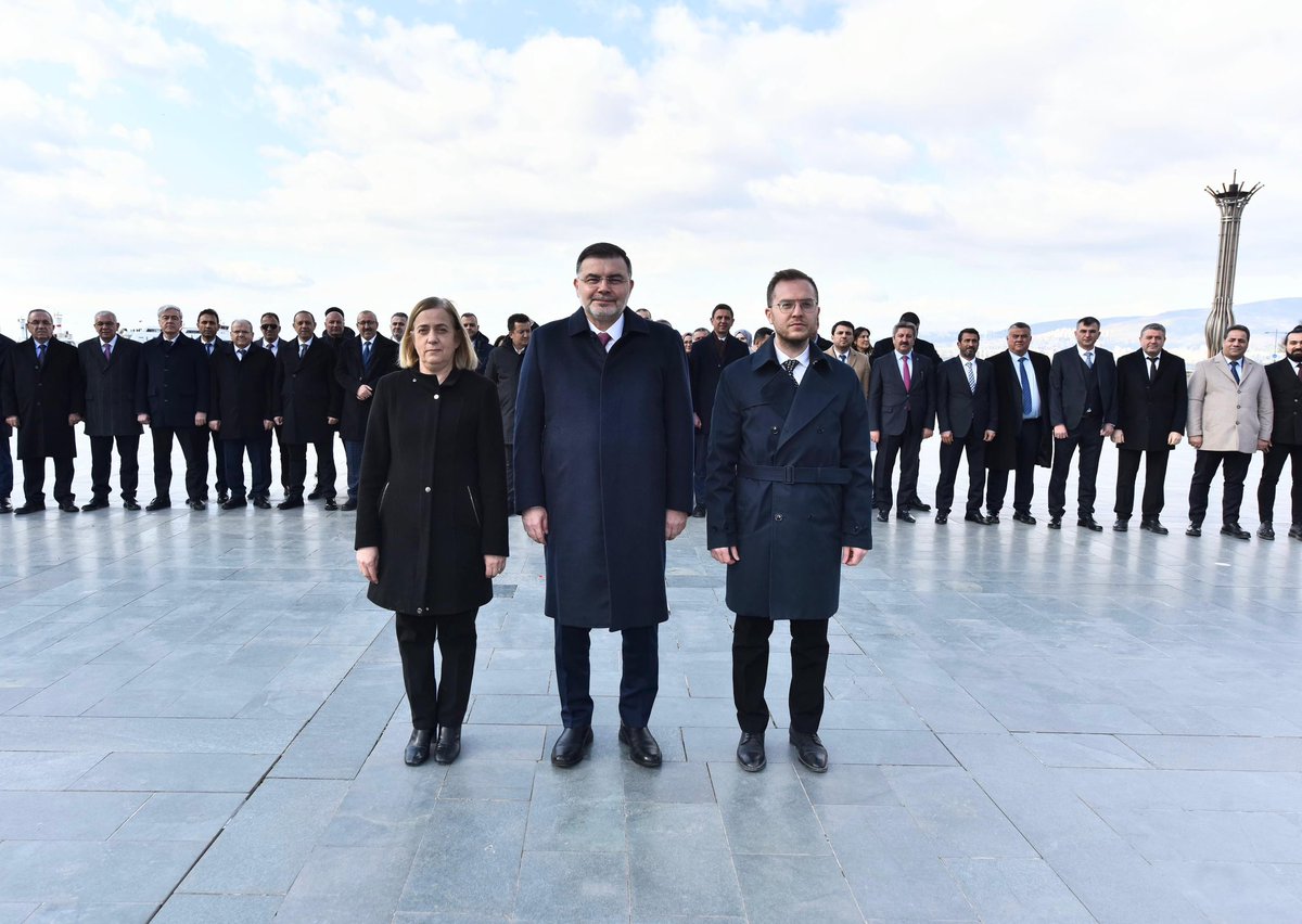Yönetim Kurulu Üyelerimizle birlikte Cumhuriyet Meydanı’nda, devletimizin banisi Gazi Mustafa Kemal Atatürk’ün manevi huzuruna partimizin çelengini sunduk.

Türkiye Yüzyılı vizyonumuz doğrultusunda, güzel İzmir’imizi ve ülkemizi daha güçlü yarınlara taşımak için AK Kadrolarımızla