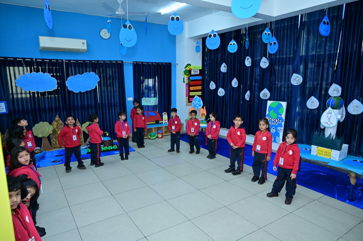 7iworldschool_g's tweet image. A Science Fair was organized by the students wherein the culmination of all they had studied was showcased. They enthralled the audience with their beautifully decorated classes, knowledge ,quizzes and games  . 

#7iworldschool
#bestschoolofgwalior
#ScienceFair2024-25