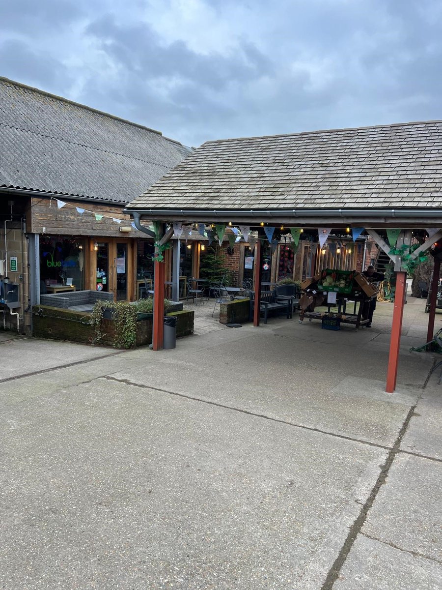 acclaimlogistic's tweet photo. We enjoyed the @iwchamber Chamber of Commerce networking breakfast this morning at @briddlesford. We also loved seeing their new arrival! 🐮

#isleofwight #networking #islandnetworking https://t.co/P8risMS5Dg