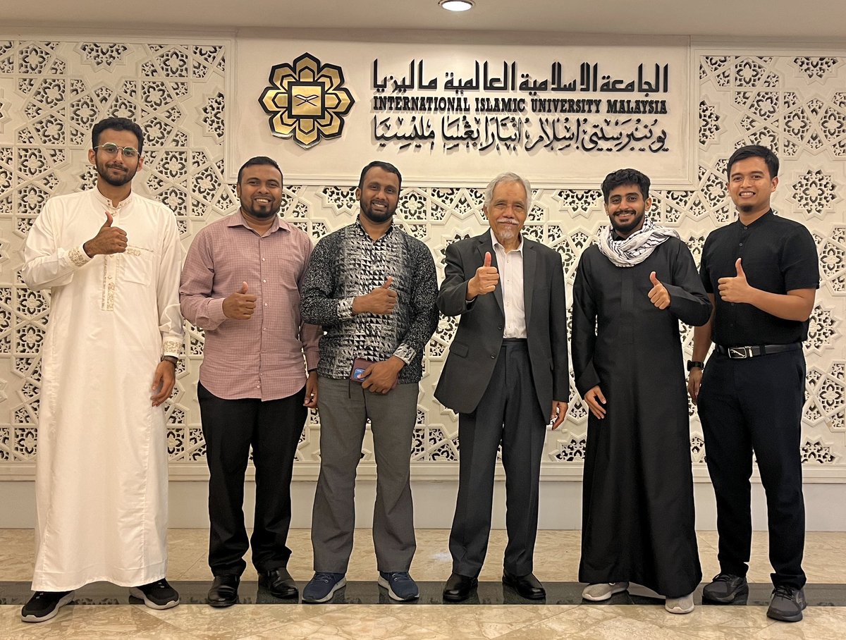 husseinbiti's tweet photo. RM350 million to transform IIUM.

Just had a productive meeting with Prof. Datuk Osman Bakar to address key student concerns, including:
•Gate access after midnight 
•HS minor subject registration📚
•24/7 shop &amp; library 🏪
•Academic calendar updates 📆

A thread 🧵👇 https://t.co/4niVueHInj