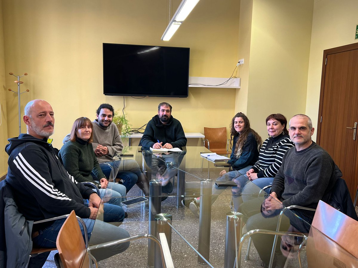 Avui reunió a #Tàrrega amb diferents càrrecs electes de Tornabous, Tàrrega, Borges Blanques, Mollerussa i Balaguer!
✅️ Treballant temes importants pel territori com la transició energètica, la planificació d'infraestructures, els residus...
👉Feina conjunta i en la mateixa