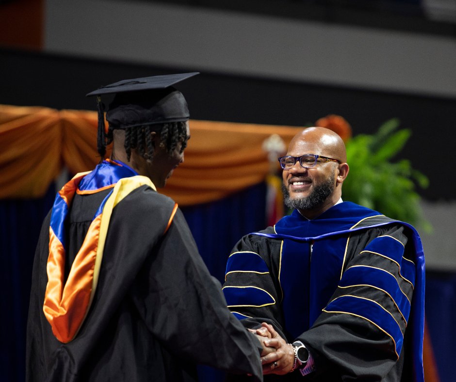 Attention students! Are you planning to graduate this semester? 🎓

The Spring 2025 Degree Applications deadline is TODAY, February 7th 2025. 

Follow this link to apply: loom.ly/MLmlFCI.