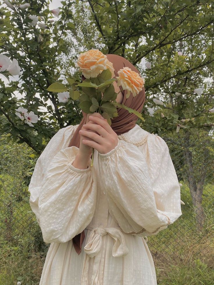 "تذكّر دائمًا: شعورك بالرضى عن نفسك، أهم من شعورك بأن الجميع راضٍ عنك."