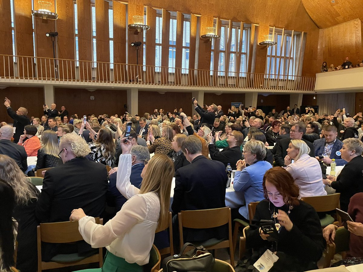 Hipi hipi Ilta-Sanomien striimiin. Täällä livenä yrittäjien vaalitentti Aalto- yliopistolla. Paikalla puheenjohtajat ja 500 yrittäjää. Kampanja avattu <a href="/suomenyrittajat/">Suomen Yrittäjät</a> #toisinajattelija