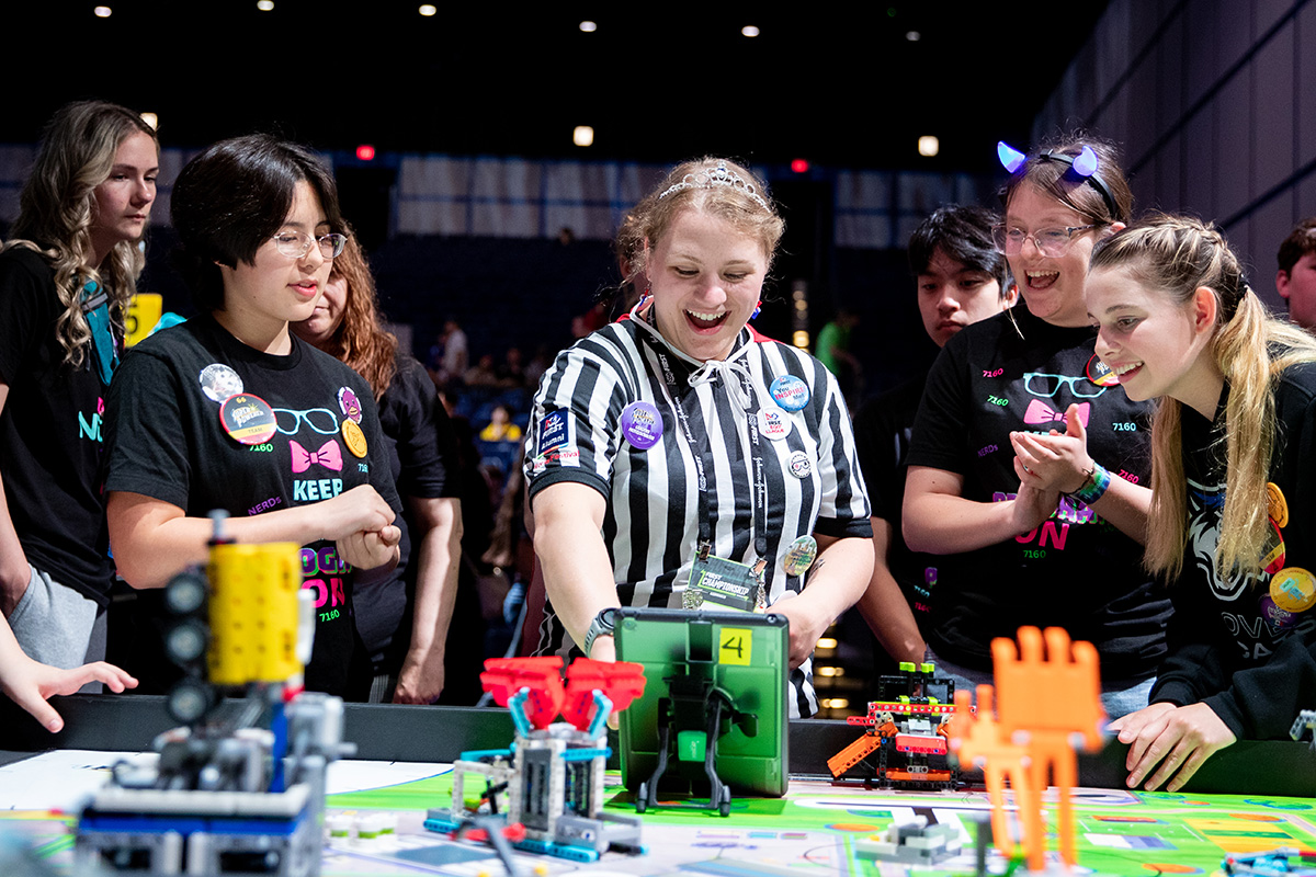UPC Manresa (@upcmanresa) on Twitter photo 🔊 #ElCampus a <a href="/lacentralOB/">La Central</a>
Xènia Mata i Joan Pare, membres de l'associació de robòtica PUCRA manresa, ens parlen de la FIRST LEGO League®️ que tindrà lloc demà a la <a href="/upcmanresa/">UPC Manresa</a>
🎧 Escolteu l'entrevista completa a bit.ly/4aRiITJ
<a href="/la_UPC/">Universitat Politècnica de Catalunya (UPC)</a> <a href="/CampusManresa/">Manresa Ciutat de Coneixement</a> 🔊 #ElCampus a <a href="/lacentralOB/">La Central</a>
Xènia Mata i Joan Pare, membres de l'associació de robòtica PUCRA manresa, ens parlen de la FIRST LEGO League®️ que tindrà lloc demà a la <a href="/upcmanresa/">UPC Manresa</a>
🎧 Escolteu l'entrevista completa a bit.ly/4aRiITJ
<a href="/la_UPC/">Universitat Politècnica de Catalunya (UPC)</a> <a href="/CampusManresa/">Manresa Ciutat de Coneixement</a>