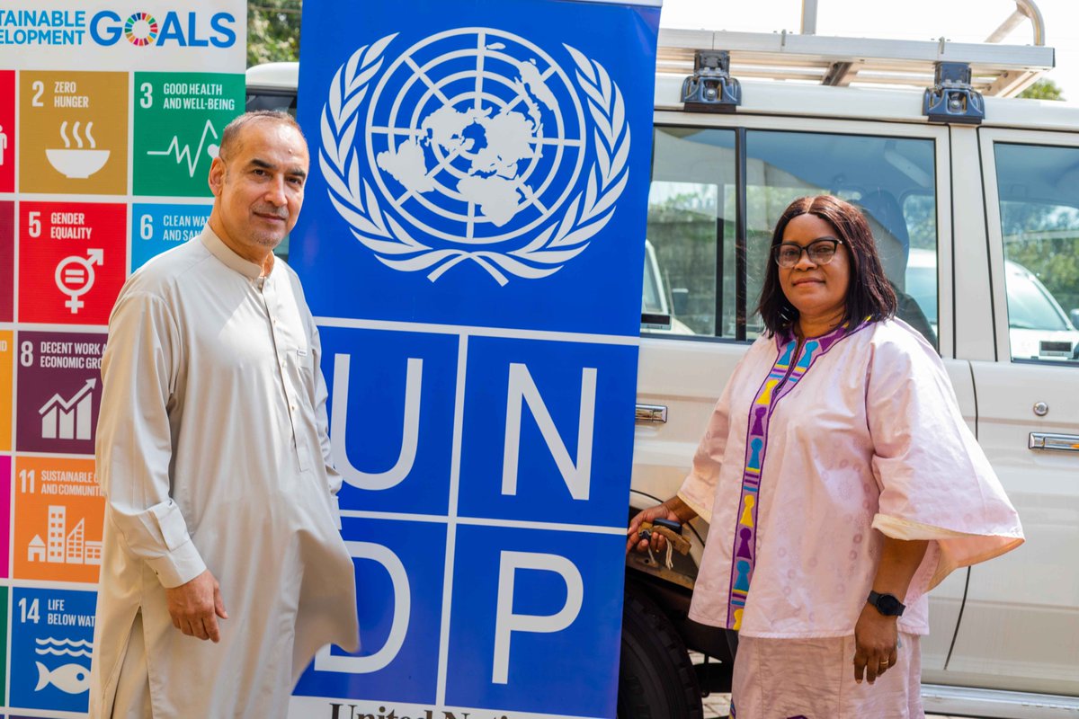 UNDPSierraLeone's tweet photo. @UNDPSierraLeon donates a brand-new vehicle to the Ministry of Environment  and  Climate for monitoring the Western Area Peninsula (WAP) Project, funded by @theGEF!

This will boost conservation, fight deforestation  and protect biodiversity. 
@FredAmpiah @SayedSahibzada @JiwohA https://t.co/skr1iZFR0Y