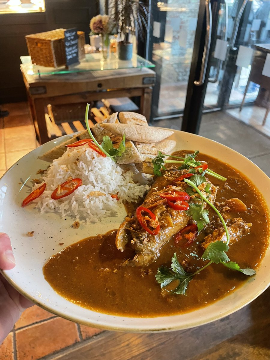 Every week we have different Specials and this one was our Monkfish curry served with steamed basmati rice, crispy onion &amp; grilled flatbread 🤩 This one was super popular and full of flavour 🤤☺️ 

#foodspecial #foodstagram #wimbledonpub