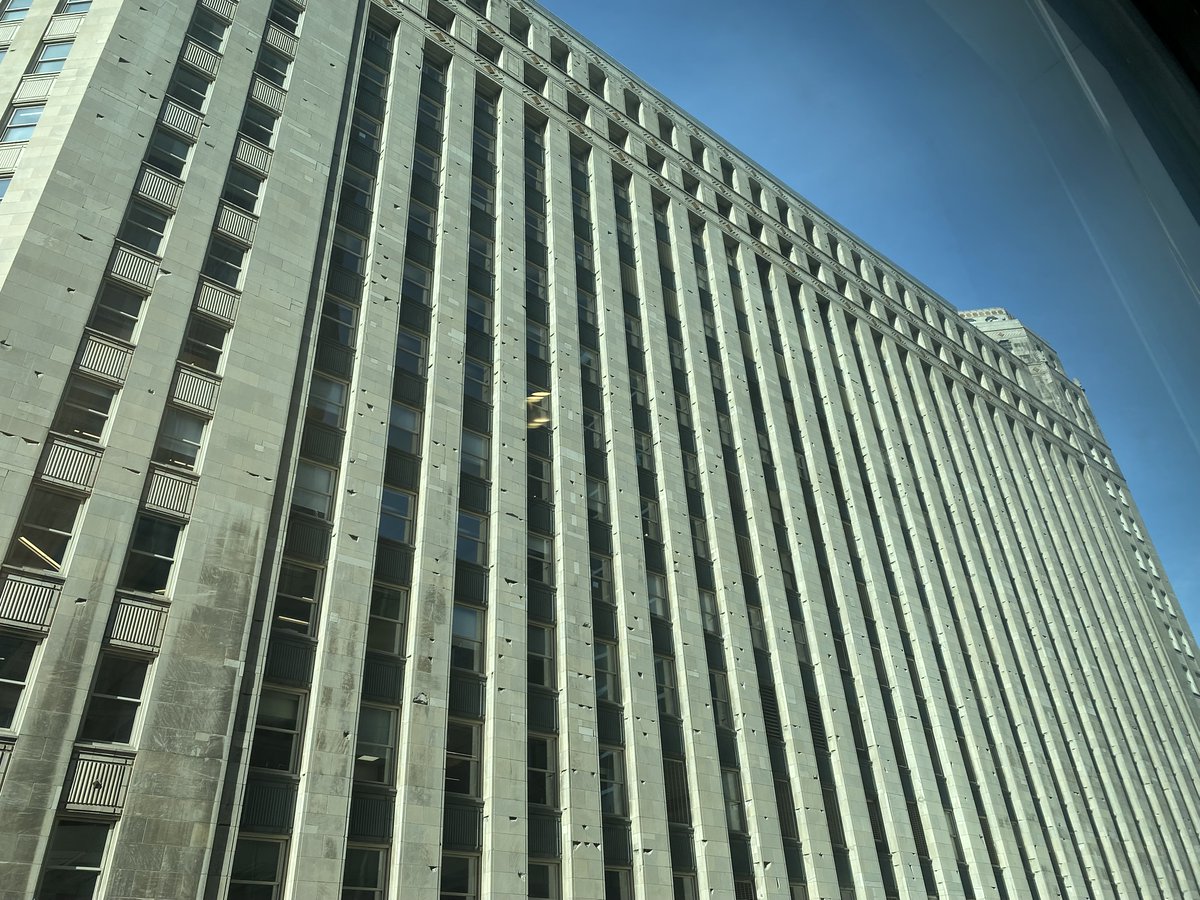 colquitt0621's tweet photo. Like this iconic building, your imperfections tell the story of your endurance. Wear your chips proudly! 🏛️ #ChicagoLife #Resilience https://t.co/fcoKcUJ5Sr