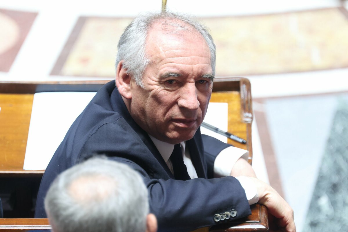 le_Parisien's tweet image. François Bayrou assure qu’il « n’avait pas vu » la mesure sur la TVA.

Le gouvernement a suspendu hier soir cette mesure qui prévoyait d’abaisser à 25 000 euros le chiffre d’affaires annuel au-dessus duquel les entrepreneurs doivent payer la TVA.

➡️ l.leparisien.fr/mbgT