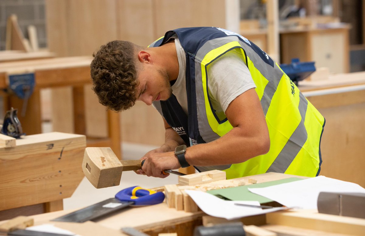 During #NAW2025 10-14 Feb, come along to one of our drop-ins to talk about apprenticeships with our friendly mentors.
1pm to 3pm at:
Yate Library: Monday
Skills Hub, Kings Chase Shopping Centre, Kingswood:      Wednesday
Patchway One Stop Shop: Friday
works4youth@southglos.gov.uk