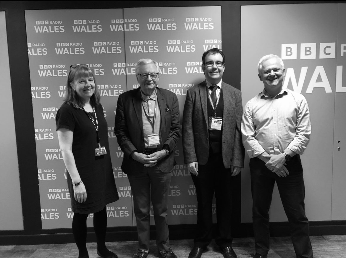 Sad to hear of the death of Lord Dafydd Elis Thomas. I had a great time reviewing the newspapers on ‘Sunday Supplement’ on <a href="/BBCRadioWales/">BBC Radio Wales</a> once - such a kind and down to earth man.