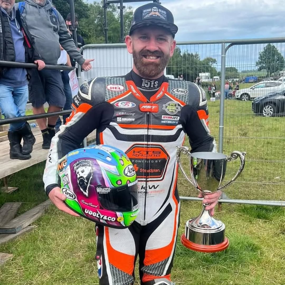 BrawBeardOil's tweet photo. 1 WEEK TO GO. The Braw Cast Live 🎙

Hosts:  
@billykirkwoodcomedy – Comedian
JJ from Braw Beard

Guests:  
@JCowardRacing – Road racing legend
@GlasgowJester – Wrestling icon
@Veronicasalt – Presenter @mrtragicohara – Artist

📅 14.2.25 at @drygate
🎟 https://t.co/Rsqynrm4wu https://t.co/cVETZ5Betu