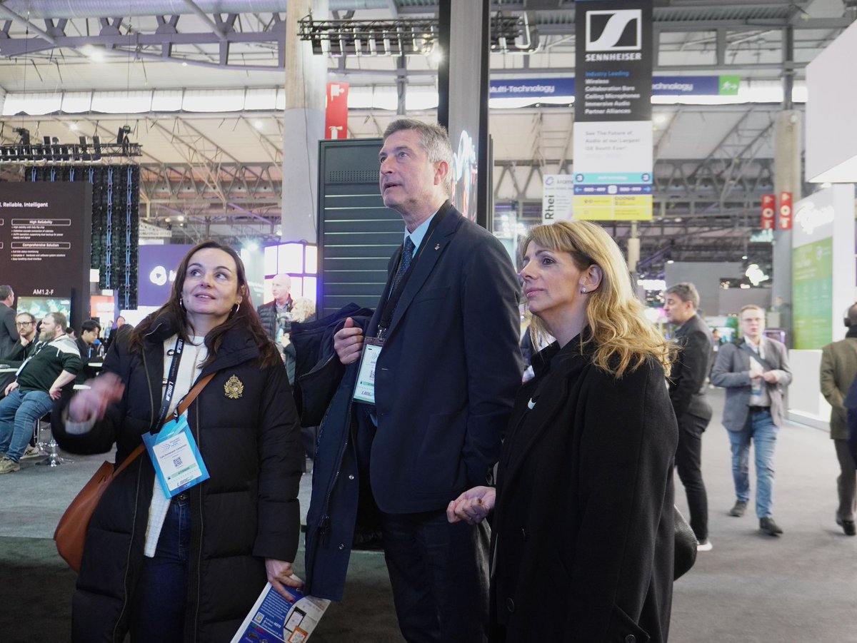 JXCat_TIC's tweet image. Visitem l'@ISE_Show acompanyats del President de @Junts_BCN @jmartigalbis i la regidora de l'Ajuntament de Barcelona @FrancinaVila. Esdeveniments referents del sector com l'#ISE2025 consoliden Catalunya com a hub tecnològic i audiovisual a nivel europeu.