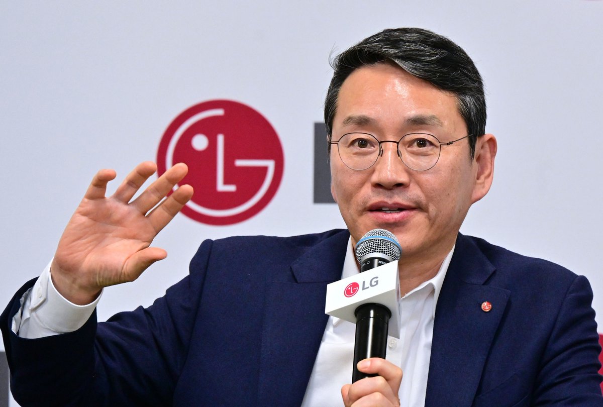 LG se enfoca en adaptabilidad y crecimiento cualitativo para 2025, con expansión en servicios, webOS y B2B, además de fuertes inversiones en IA y robótica. #LG2025 #Innovación