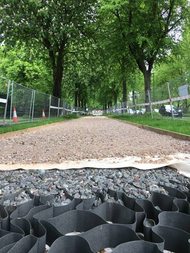 ExternalWorks's tweet image. Terram HDPE #Geocells for #TreeRootProtection ow.ly/6Mq550UPEKt @Terram1000  #SustainableLandscaping #EnvironmentalSolutions #UrbanGreenery
