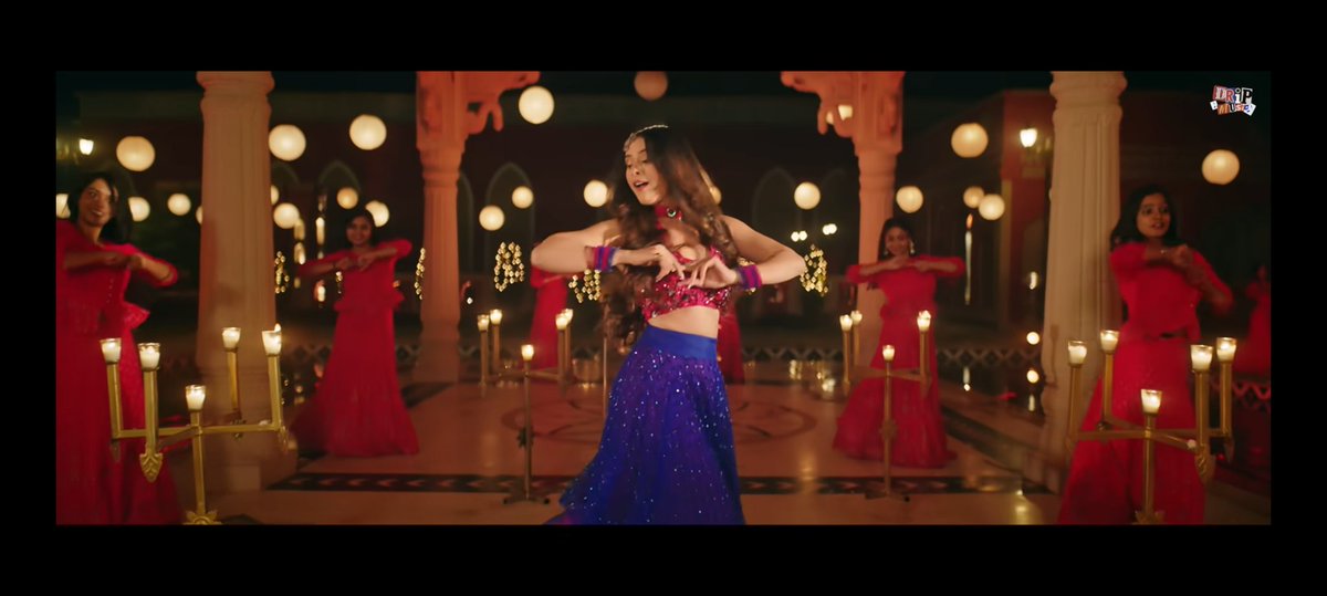 kaleshikanak's tweet photo. She had such pretty looks both indian & western in this mv & i loved this for us😭❤️
@nawab_hiba please start doing MVs again, we really miss that era🤌😭 PLEASE!!
#HibaNawab #Chabbi https://t.co/rzZ4FpybGh