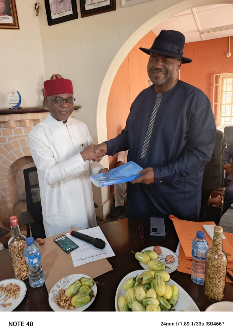 livingstoneform's tweet photo. Ohanaeze Ndi-Igbo 
Senator John Mbata officially takes over 🎖 https://t.co/TEnqeTCvVf