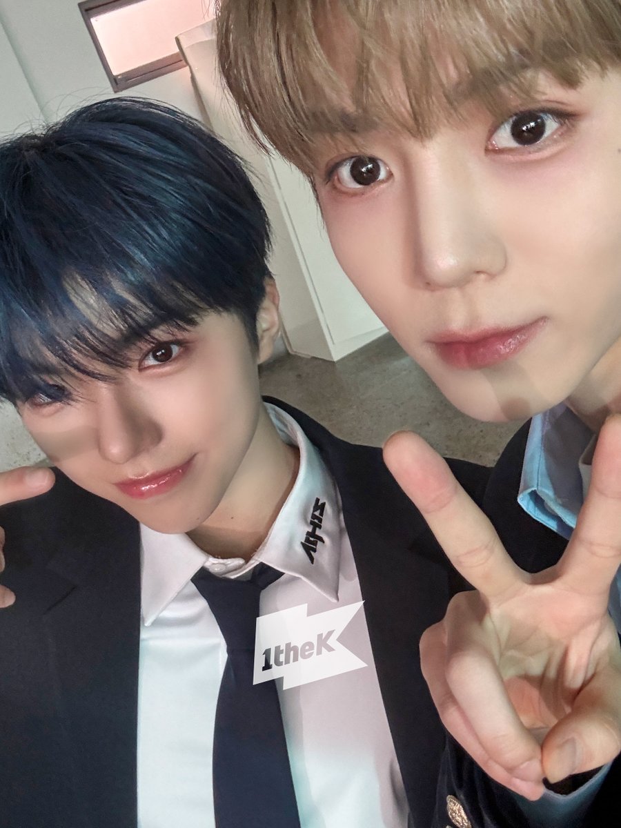 (감동주의) 드디어 떴다!! #올아워즈 #댄스소사이어티 셀카..😆
나 교복착 김미김미 좋아했네..😍
#ALL_H_OURS #올아워즈 #GIMMEGIMME
<a href="/ALL_H_OURS/">ALL(H)OURS official</a>

#DanceSociety 👉 youtu.be/_j9I51-rU_o