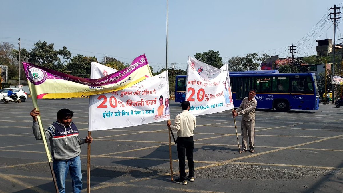 inclimatmission's tweet image. Day 2: #IndoreClimateMission campaign by Sports Department, Govt. Holkar Science College at Navlakha Square ☀️🌎