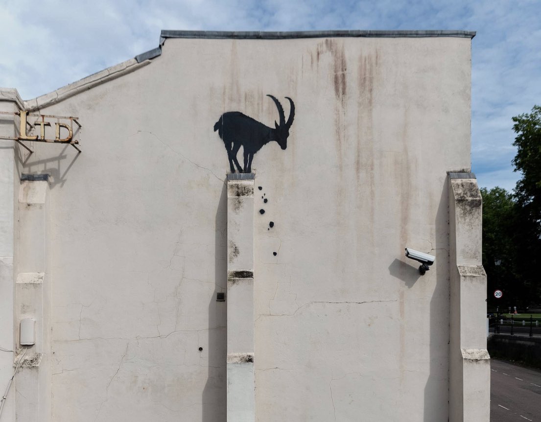 Out of context… no ledge, no rockfall… the artwork is meaningless.
I hope they get fuck all for it 😬
#banksy #greed