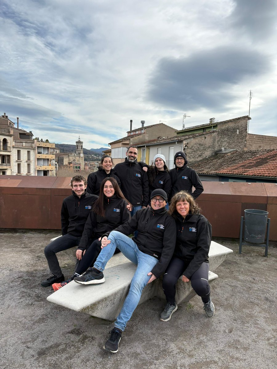 GarrotxaPtt's tweet photo. Des del @GarrotxaPtt volem expressar el nostre agraïment a Can Manxa per la seva col·laboració amb el nostre equip docent. Recentment, els professors del programa hem rebut unes jaquetes com a mostra de suport per la nostra tasca en la formació dels joves.

#SomPTTSomFutur https://t.co/dF99l1euZl