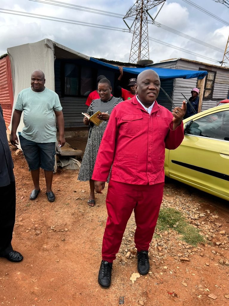 EFFSouthAfrica's tweet photo. ♦️MMCs On Duty♦️

MMC for Human Settlements in Ekurhuleni, Ftr Kgopelo Hollo paid a visit to Malahleng informal settlements in Thembisa.

Thus far MMC has achieved a milestone of ensuring that four (4) informal settlements in Thembisa alone are reblocked and awaiting electrification in the current financial year.

#EFFinGovernment