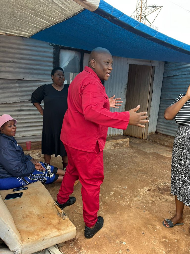 EFFSouthAfrica's tweet photo. ♦️MMCs On Duty♦️

MMC for Human Settlements in Ekurhuleni, Ftr Kgopelo Hollo paid a visit to Malahleng informal settlements in Thembisa.

Thus far MMC has achieved a milestone of ensuring that four (4) informal settlements in Thembisa alone are reblocked and awaiting electrification in the current financial year.

#EFFinGovernment