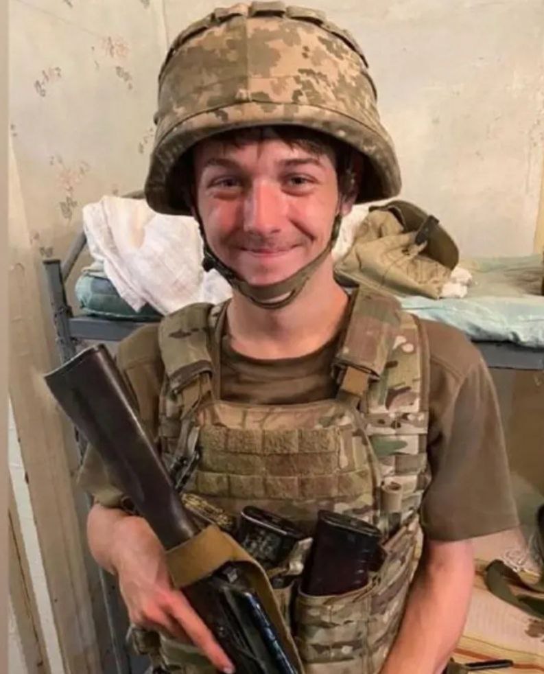BowesChay's tweet photo. This is what happens when creatures like Boris Johson glorify war. 

James Wilton, 18, travelled to Ukraine after graduating from college to enlist in the Ukrainian Armed Forces. His family told the BBC he treated it as a "great adventure"

However, after four months, he began telling his family that he "wanted to go home" and that "in Ukraine everything was not as they said on British TV"

Together with other mercenaries, he was sent East. There, in his very first battle, the British student was killed.
