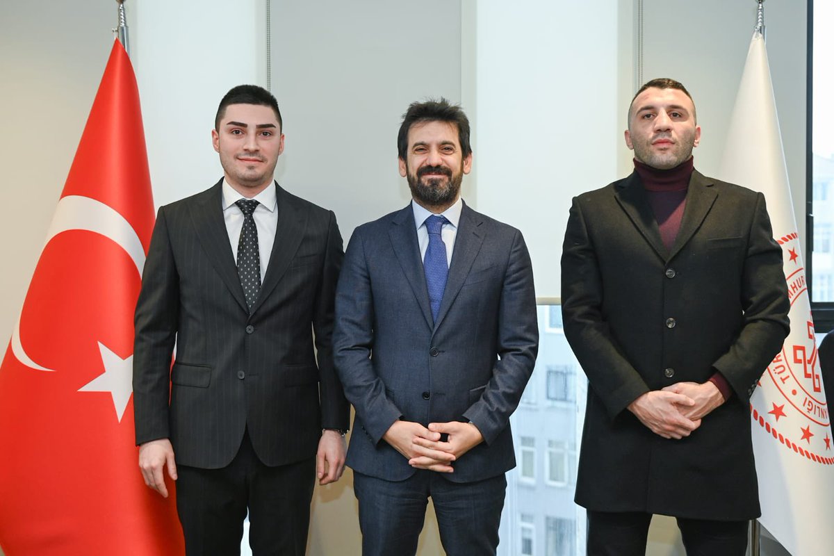 Kültür ve Turizm Bakanlığı Bakan Yardımcısı Sn. Batuhan Mumcu’yu ziyaret ettik. Nazik misafirperverliklerinden dolayı kendilerine teşekkür eder, çalışmalarında kolaylıklar dileriz.
<a href="/BatuhanMUMCU/">Dr. Batuhan Mumcu</a>