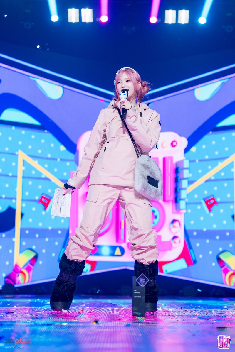 sbsnoriter's tweet photo. >>이서의 읏쇼읏쇼 앵콜 현장<<

모두가 이서를 귀여워해💗
모두가 이서를 사랑해💗
모두가 이서를 대견해해💗

IVE 2관왕🤍다시 한번 축하해🎂 https://t.co/t7Y7iHtOIt