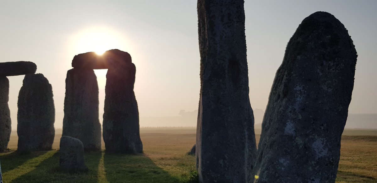 Sunrise at Stonehenge today (7th February) was at 7.34am, sunset is at 5.08pm 🌥️