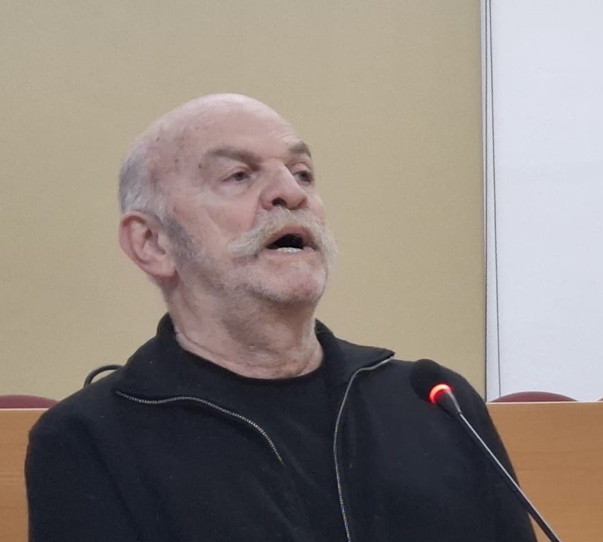 uabcomunicacio's tweet photo. 👋 Nova notícia a la web de la Facultat!

Martín Caparrós: "Escribir es elegir palabras y no es nada fácil"

📲 Llegeix la notícia completa: https://t.co/7z7if1NJ7a https://t.co/osoFM8IhUe