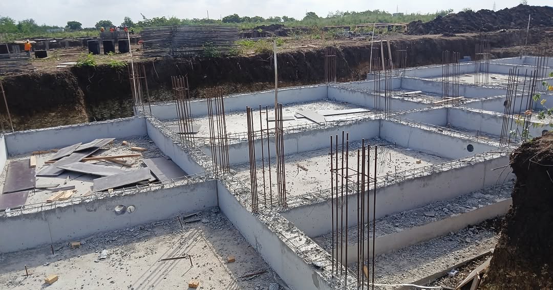AfricaFactsZone's tweet photo. African Americans are developing a housing project on a 300-acre site in Ghana.

The city is named Sanbra, which means "return" in the Akan language. https://t.co/6UGg44dqYw