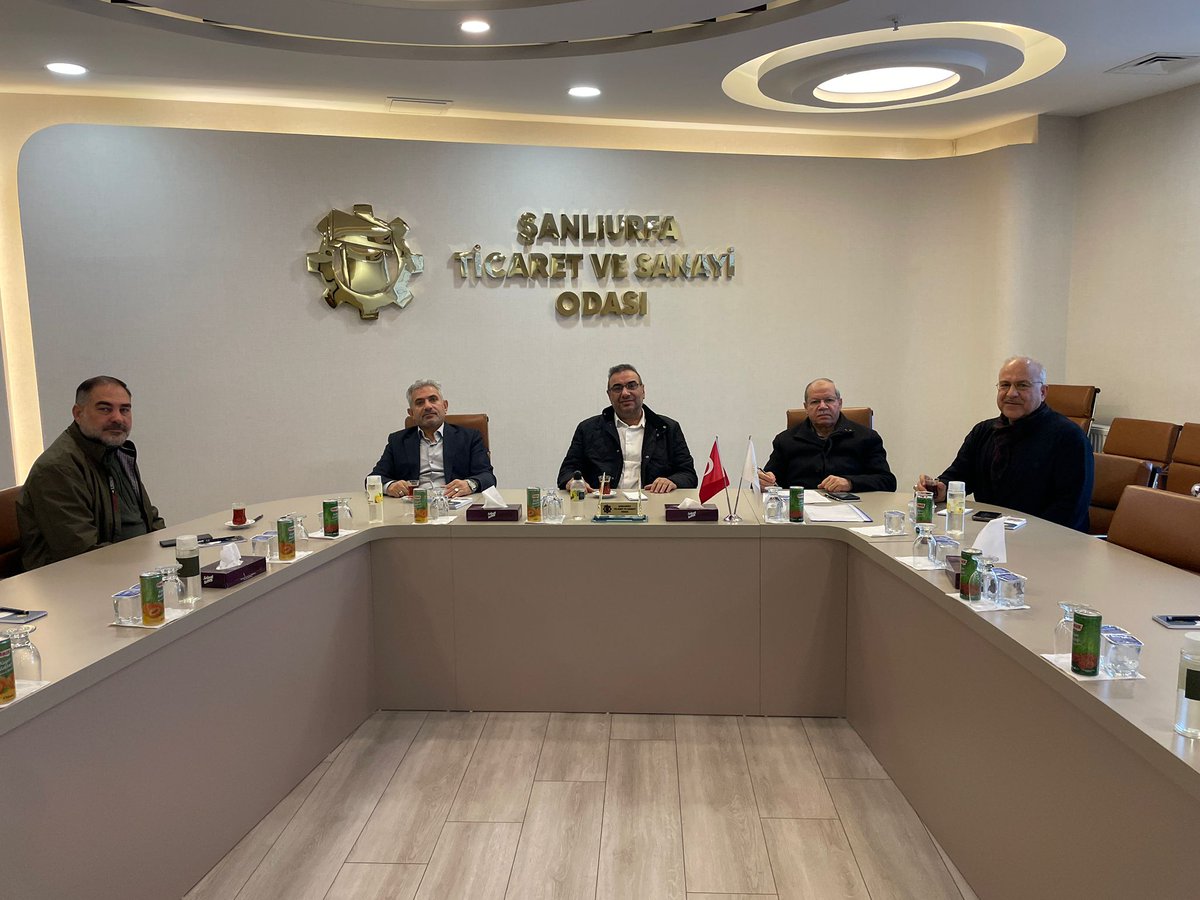 komiteleri's tweet photo. 21.Meslek Komitesi (Elektrik Sektörü) Şubat ayı olağan toplantısı; Meclis, Komite üyeleri ve Sektör temsilcilerinin katılımıyla gerçekleşti. Toplantıda gündem maddelerinin yanı sıra sektörel sorunlar ve çözüm önerileri görüşüldü. https://t.co/g52yapxwR5