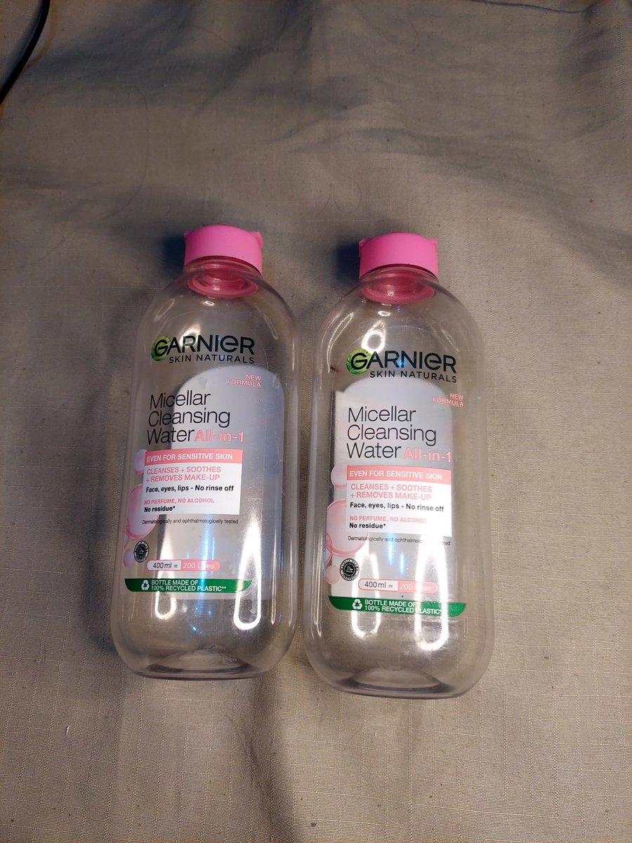 whuttttbabe's tweet photo. 3. Micellar Water Garnier
 Ini masih jadi best buy sih, karenaa ga ada baunyaa, untuk kulit kemerahan, ga bikin makin merah, ga bikin makin kering, masih oke bgt buat yg kulitnya dry, habisnya juga lama, cuman sempet beberapa kali tumpah si wkwk itu minusnya https://t.co/PnMkjEmjba
