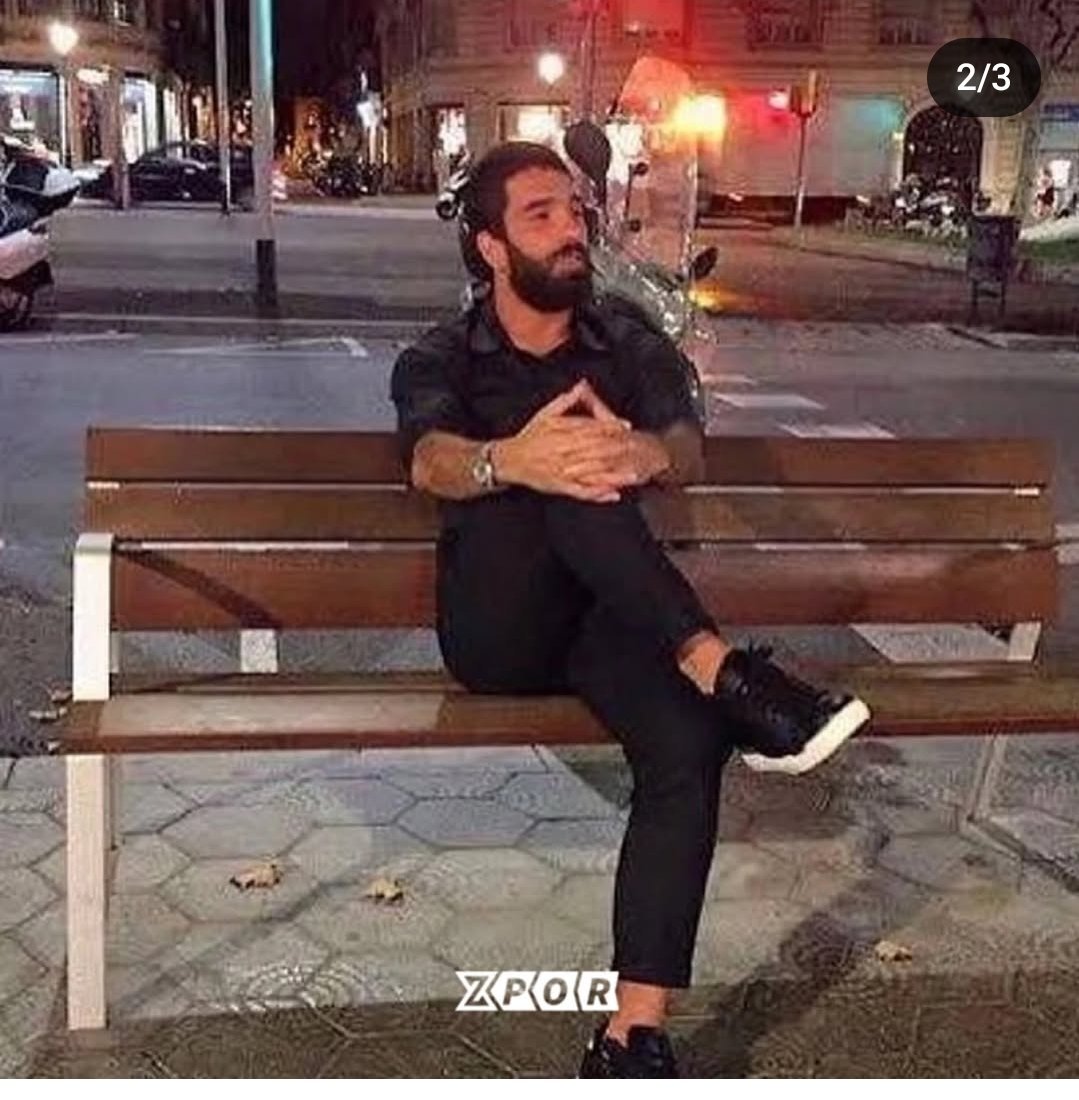 ErdemK88's tweet photo. @Elibuyuktarik Doğru bank doğru poz 🤣 https://t.co/JX4BkHYyl1
