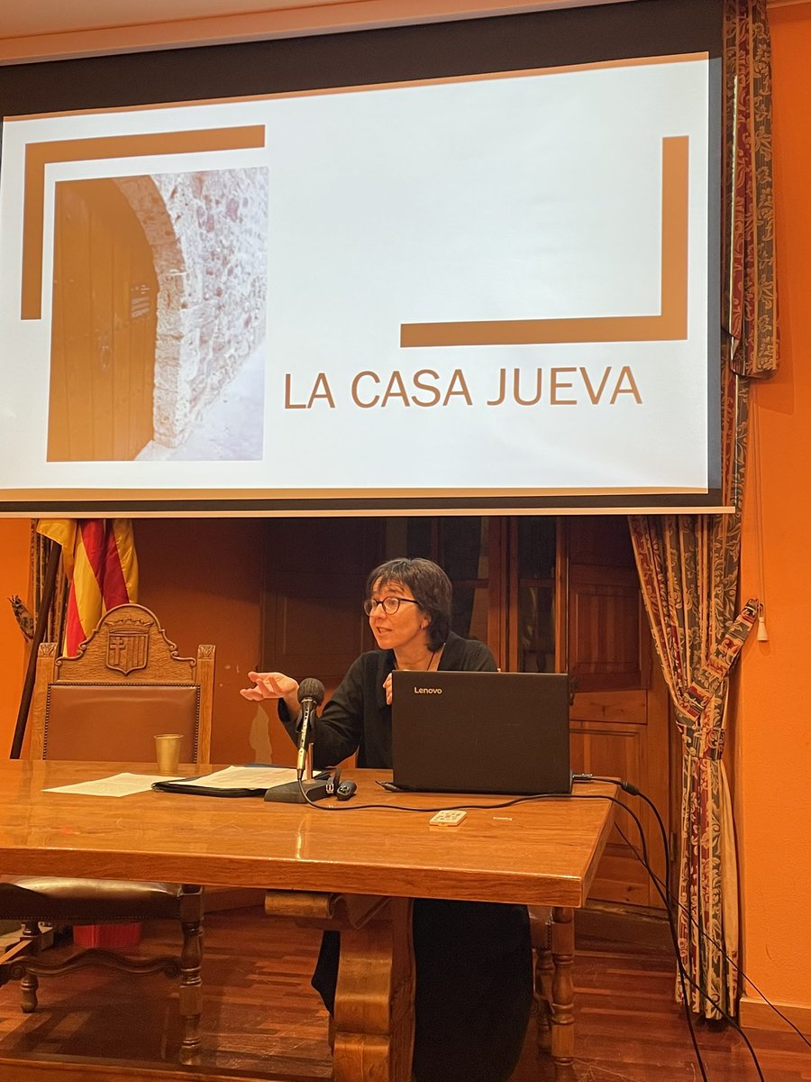 Ahir vam escoltar a la Dra. Irene Llop Jordana <a href="/uvic_ucc/">UVic-UCC</a> al #CHB. De  com les fonts hebrees documentals o arqueològiques  ens permeten conèixer millor els passos d’una comunitat jueva com la de #Besalú.<a href="/lluisguino/">Lluís Guinó Subirós</a> <a href="/BesaluC/">BesalúCultura</a>